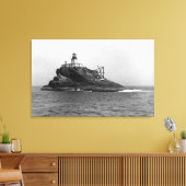Tillamook Rock, gedomineerd door haar vuurtoren Canvas Afdruk (Insitu (Woonkamer))
