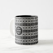 Tiller on Stylish Abstract Pattern in Black & Whit Tweekleurige Koffiemok (Voorkant links)