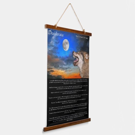 Timber wolf kijkt naar de maan Desiderata Hangend Wandkleed (Gebogen)