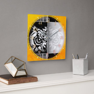 Time and illustrated art on your wall. vierkante klok