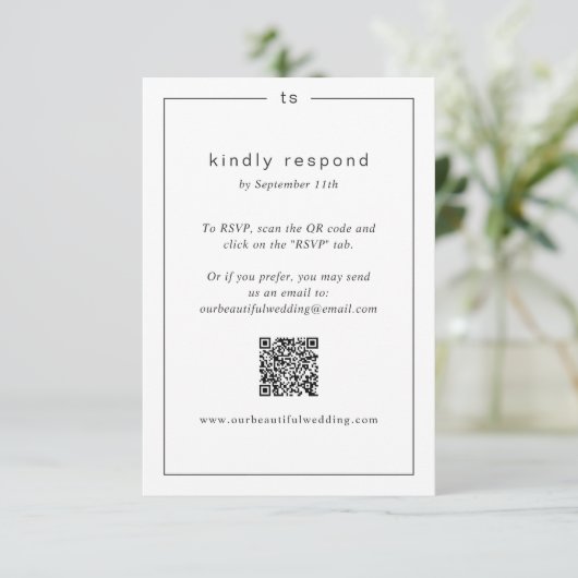 Timeless Black and White Monogram Modern Wedding RSVP Kaartje (Staand voorkant)