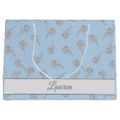 Timeless Botanical Bloom Soft Blue Monogram Groot Cadeauzakje (Voorkant)
