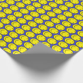 Timeless Yellow Happy Face op blauw pakpapier (Hoek)