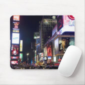 Times Square in de nacht in Manhattan, New York Muismat (Met muis)