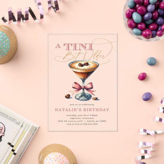 Tini beetje oudere espresso martini roze boog verj acryl uitnodigingen (Insitu (Viering))