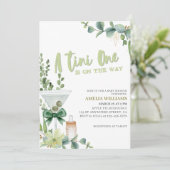 Tini one martini groen genderneutraal baby shower kaart (Staand voorkant)