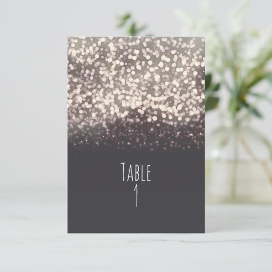 Tinkelende Lichten Romantische Grijze Bruiloft Taf Kaart (Staand voorkant)
