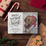 Tinsel in een Tangle Funny Dog Pet met Kerstmis Feestdagenkaart<br><div class="desc">Grappig: "Haal je kuitje niet in een driehoeksontwerp met een schattig kerstfoto-briefkaart. U kunt de foto houden als het is of met uw eigen huisfoto aanpassen.</div>