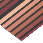 tinten van rode strepen op zwart tafelkleed (Gekanteld)