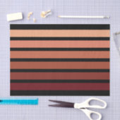 tinten van rode strepen op zwart tissuepapier (Craft)