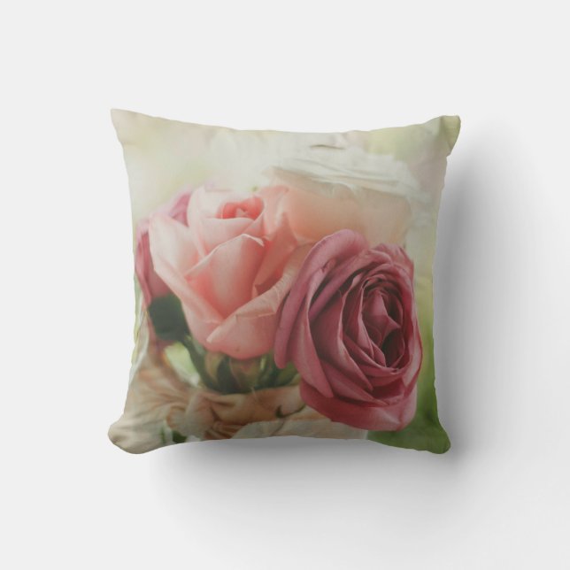 Tinten van roze en witte rozen kussen (Voorkant)