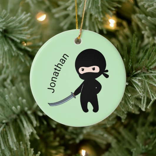 Tiny Angry Ninja, aangepaste naam op groen Keramisch Ornament (Boom)
