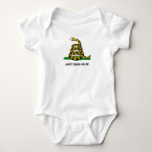 Tiny but Free - Gadsden Flag Baby Onesie Romper (Voorkant)