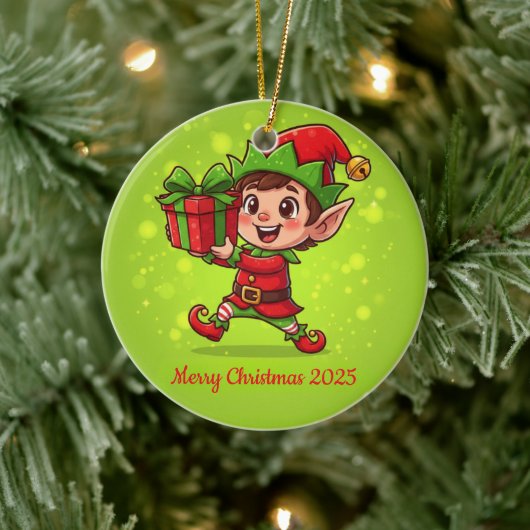 Tiny Christmas Elf with Gift Personalized 2025  Keramisch Ornament (Boom)