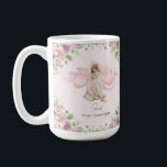 Tiny Dancer Ballerina Gepersonaliseerde Mok<br><div class="desc">Serveer wat warme cacao of andere favoriete drankjes aan je eigen "kleine danser" met deze mok met een jong meisje dat haar balletschoenen aan het binden is. De achtergrond toont een grotere set balletslippers en een bloemmotief in alle vier de hoeken. Werk de tekst onderaan bij, voordat u deze in...</div>