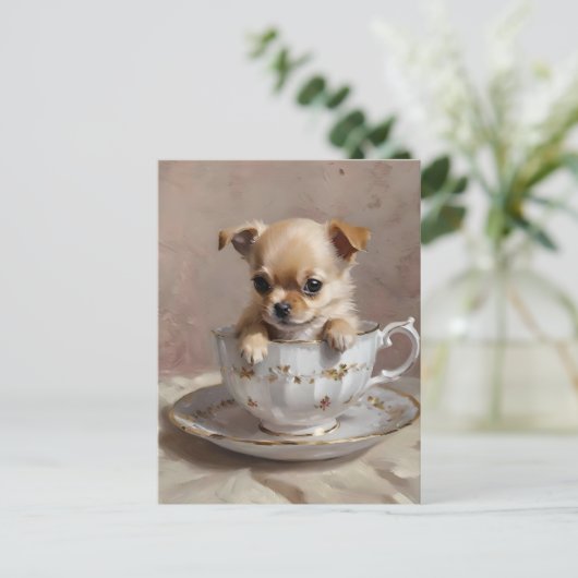 Tiny Delight: Chihuahua Puppy in een theekopje, Briefkaart (Staand voorkant)