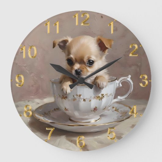 Tiny Delight: Chihuahua Puppy in een theekopje Grote Klok (Voorkant)