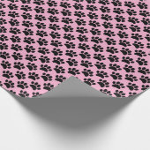 Tiny Dog Paw Print Pattern In Black and Pink Cadeaupapier (Hoek)