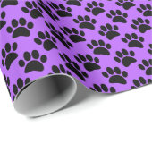 Tiny Dog Paw Print Pattern In Black and Purple Cadeaupapier (Rol Hoek)