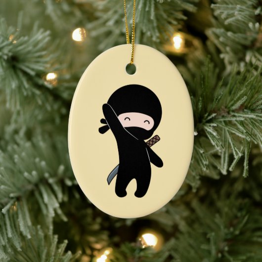 Tiny Happy Ninja op Yellow Keramisch Ornament (Boom)