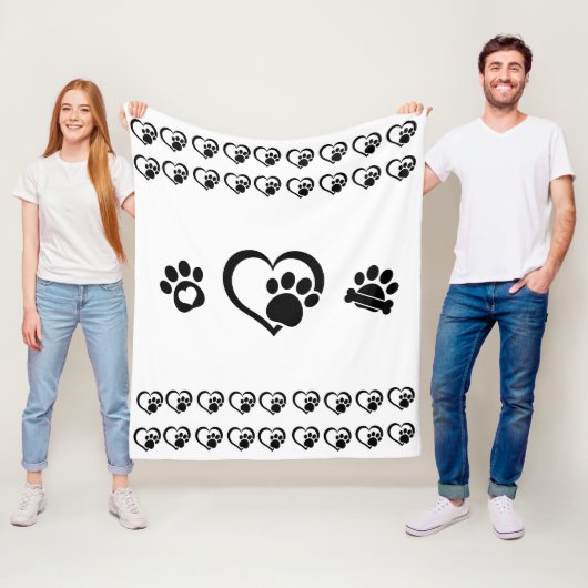 Tiny hearts and Paw Prints Fleece Blanket Deken (In situ)