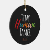 Tiny Human Tamer Kindergarten Docer Typografie Keramisch Ornament (Rechts)