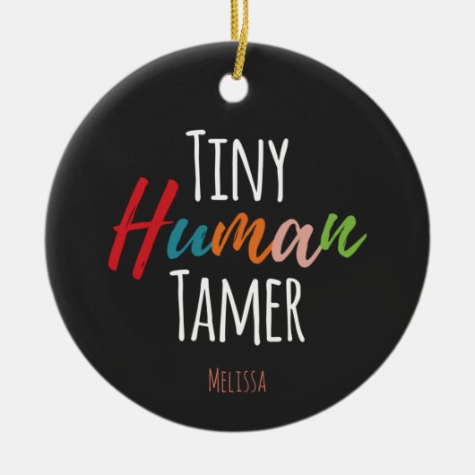 Tiny Human Tamer Kindergarten Docer Typografie Keramisch Ornament (Voorkant)