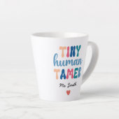 Tiny Human Tamer | Naam aangepaste leraar Latte Mok (Rechterhoek)