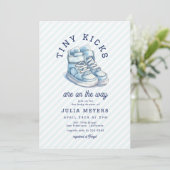 Tiny Kicks Sneakers Sports Blauw Baby shower Kaart (Staand voorkant)