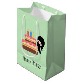 Tiny Ninja Behind Birthday Cake Green Medium Cadeauzakje (Voorkant Gekanteld)