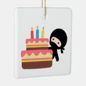 Tiny Ninja Behind Birthday Cake Keramisch Ornament (Rechts)