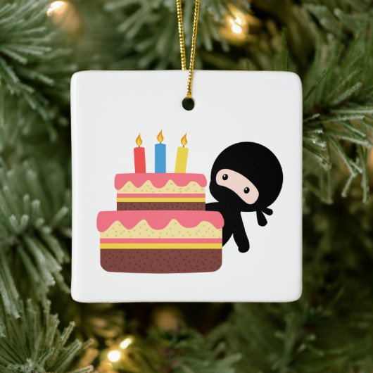 Tiny Ninja Behind Birthday Cake Keramisch Ornament (Boom)