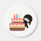 Tiny Ninja Behind Birthday Cake Magneet (Voorkant)