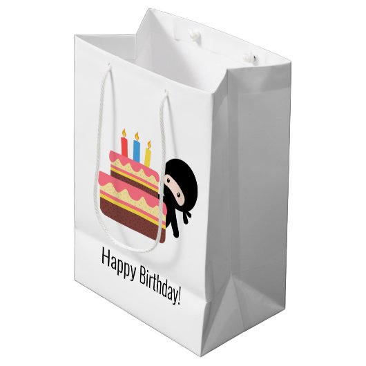 Tiny Ninja Behind Birthday Cake Medium Cadeauzakje (Voorkant Gekanteld)