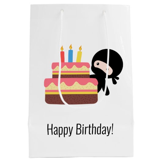 Tiny Ninja Behind Birthday Cake Medium Cadeauzakje (Achterkant)