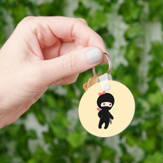 Tiny Ninja Girl op Geel Sleutelhanger (Hand)
