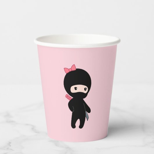 Tiny Ninja Girl op Roze Papieren Bekers (Achterkant)