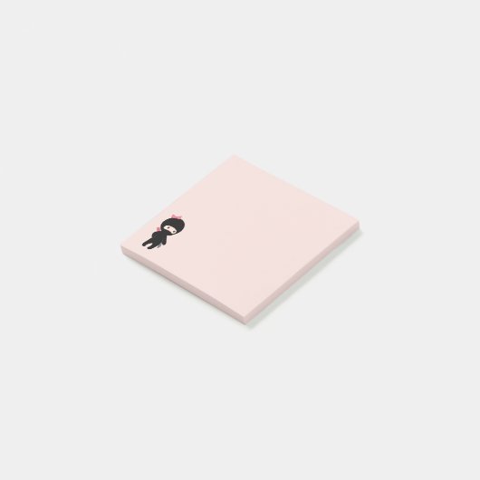 Tiny Ninja Girl op Roze Post-it® Notes (Schuin)