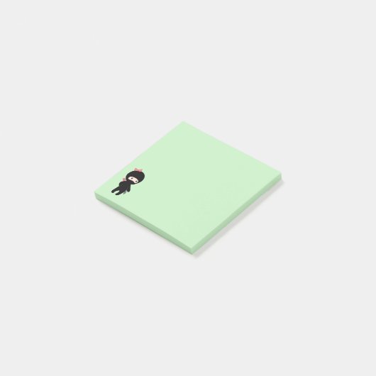 Tiny Ninja Girl over Groen Post-it® Notes (Schuin)