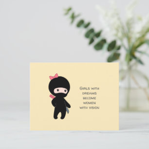 Tiny Ninja Girl Quote over Geel Briefkaart