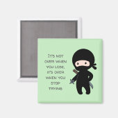 Tiny Ninja Holding Throwing Star Green Quote Magneet (Voorkant / Achterkant)