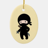 Tiny Ninja Holding Throwing Star op geel Keramisch Ornament (Voorkant)