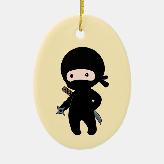 Tiny Ninja Holding Throwing Star op geel Keramisch Ornament (Voorkant)