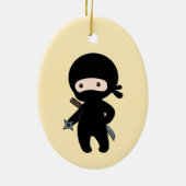 Tiny Ninja Holding Throwing Star op geel Keramisch Ornament (Achterkant)