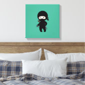 Tiny Ninja Holding Throwing Star op Green Canvas Afdruk (Insitu (Slaapkamer))