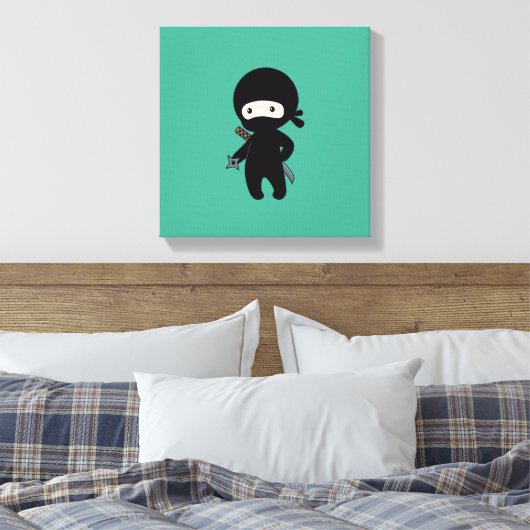 Tiny Ninja Holding Throwing Star op Green Canvas Afdruk (Insitu (Slaapkamer))