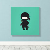 Tiny Ninja Holding Throwing Star op Green Canvas Afdruk (Insitu (Houten vloer))