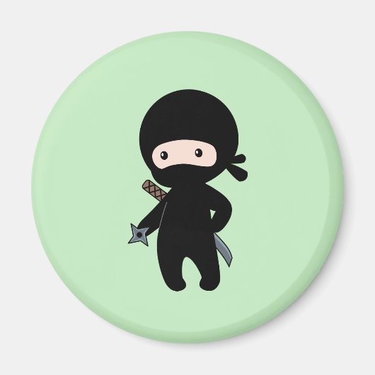 Tiny Ninja Holding Throwing Star op Green Magneet (Voorkant)