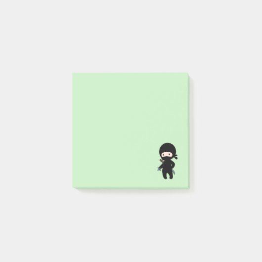 Tiny Ninja Holding Throwing Star op Green Post-it® Notes (Voorkant)