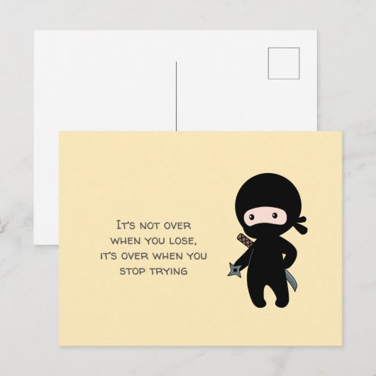 Tiny Ninja Holding Throwing Star op Yellow Quote Briefkaart (Voorkant / Achterkant)